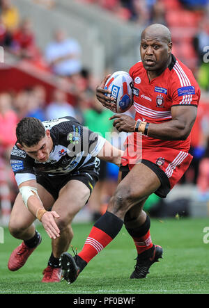 Salford, Regno Unito. 18/8/2018. Rugby League Super 8's Salford Red Devils vs Widnes Vikings ;Salford Red Devils Robert lui rompe il Widnes Vikings difesa all'AJ Bell Stadium, Salford, Regno Unito. Dean Williams Foto Stock