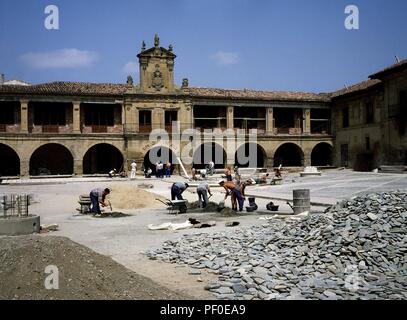FACHADA Y plaza del Ayuntamiento. Posizione: esterno, Santo Domingo de la Calzada, La Rioja, Spagna. Foto Stock