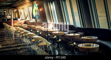 Il suo soggiorno cruise port lobby in modo abbastanza trionfo di Carnival Cruise Line Foto Stock