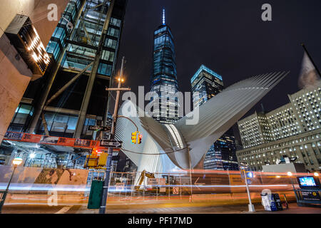 Costruzione su 3 del WTC e l'occhio Stazione ferroviaria durante l'estate del 2016 in Manhttan inferiore, New York City Foto Stock