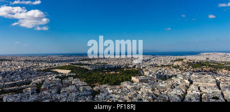 Atene, Grecia. Panathinaiko Stadium e Acropoli di Atene e la città vista aerea Foto Stock