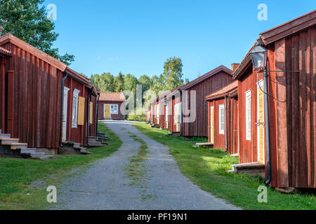Chiesa Lövånger città nel nord della Svezia risale al XVII secolo e si compone di 117 case di cui molti sono usati per hostel alloggio. Foto Stock