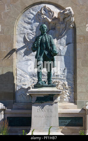 Statua di Abraham Davel contro la parete anteriore del Château Saint-Maire, Losanna, Svizzera Foto Stock