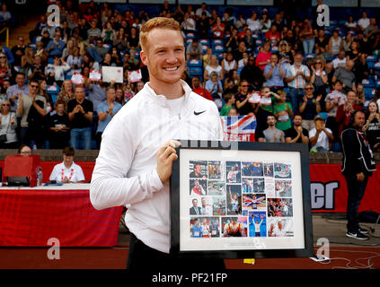 Gran Bretagna Greg Rutherford durante una presentazione dopo al Muller Grand Prix presso Alexander Stadium, Birmingham. Foto Stock