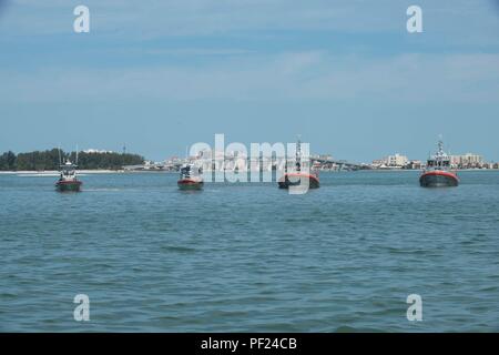 Una 24-piede scopo speciale Craft - acqua poco profonda, un 29-piede Boat-Small risposta II e due 45-piede Boat-Mediums risposta dalla stazione della Guardia Costiera chiave di sabbia Fla., sono mostrati nei pressi della stazione, Feb 29, 2016. La stazione si compone di 40 active-dazio e riserva 20 membri assegnati per eseguire vari della Guardia costiera tra cui le missioni di ricerca e salvataggio, Porti Vie navigabili costiere e di sicurezza e di protezione ambientale. (U.S. Coast Guard foto di Sottufficiali di seconda classe Ashley J. Johnson) Foto Stock