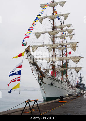 Vista di prua del braccio Cuauhtemoc dal Messico, ormeggiata al dock durante il "Velas Latinoamerica 2018' evento nautico, che avrà luogo a Lima in Perù. L'evento congregates 8 formazione le navi a vela da paesi latino-americani. Foto Stock