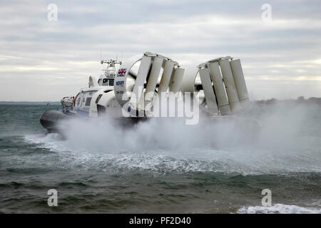 Hovertravel Hovercraft, Isola di Flyer, lasciando Southsea per Ryde, Isle of Wight su 18 Agosto 2018 Foto Stock