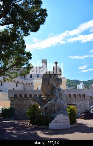 Viste della città vecchia di Monaco con il palazzo Grimaldi in background Foto Stock