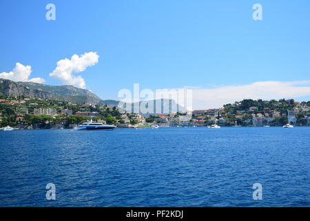 Vedute di Nizza e la Costa Azzurra come prendere dal Mediterraneo Foto Stock