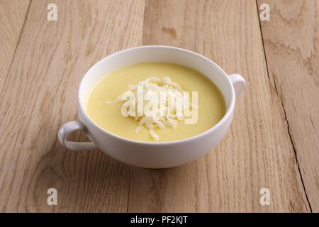 Purea di minestra con formaggio e funghi Foto Stock