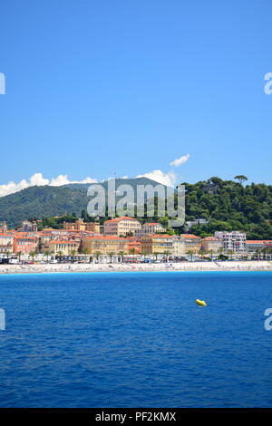 Vedute di Nizza e la Costa Azzurra come prendere dal Mediterraneo Foto Stock