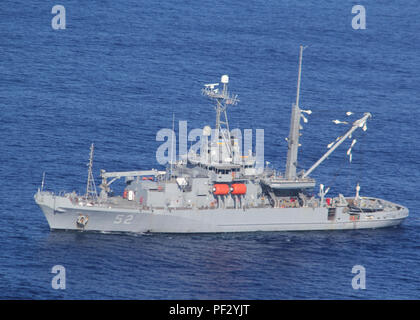 160118-G-ZZ999-025 OAHU, HAWAII (GEN. 18, 2018) i militari di comando Sealift salvaguardare-classe nave soccorso USNS Salvor (T-ARS 52) serve come una piattaforma di supporto per la telefonia mobile di immersioni subacquee e di unità di soccorso (MDSU) 1 , conducendo ricerche subacquee in ultima posizione nota di due Marine Corps CH-53E Super Stallion elicotteri al di fuori della North Shore di Oahu. MDSU-1 è dotato di scansione laterale sonar e un veicolo azionato in modo remoto. (U.S. Coast Guard foto dalla stazione aria Barbieri punto Affari pubblici/rilasciato) Foto Stock