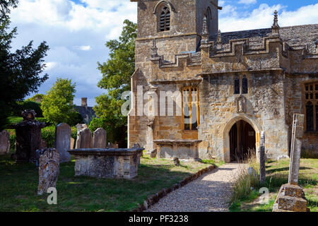 Stanton, Regno Unito - 8 Agosto 2018: La Chiesa di San Michele e Tutti gli angeli in Stanton in Cotswold district of Gloucestershire.Il villaggio è costruito alm Foto Stock