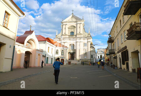 VILNIUS, Lituania - 7 giugno 2018: chiesa cattolica di Santa Teresa in Didzioji street nella parte storica della città vecchia di Vilnus, Lituania Foto Stock