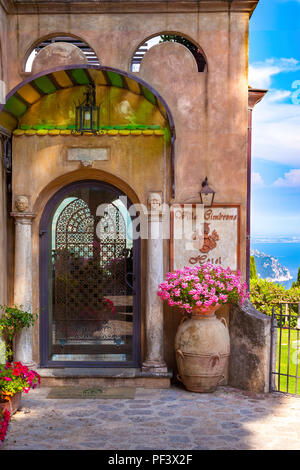 Cancelli di ingresso alla Villa Cimbrone a Ravello, Campania, Italia Foto Stock