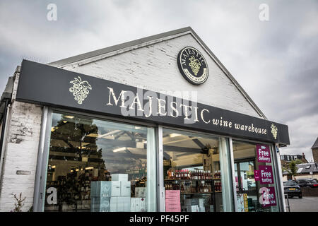 Majestic Wine Warehouse segno, Cross Deep, Twickenham, London, TW1, Regno Unito Foto Stock