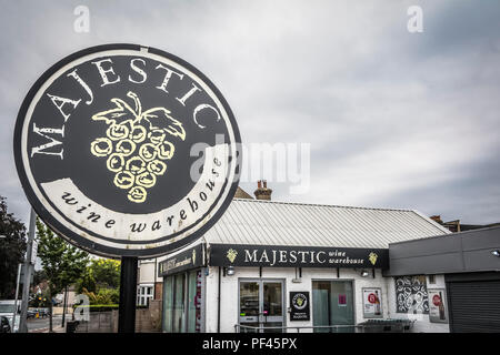 Cartello Majestic Wine Warehouse, Cross Deep, Twickenham, Londra, TW1, Inghilterra, Regno Unito Foto Stock