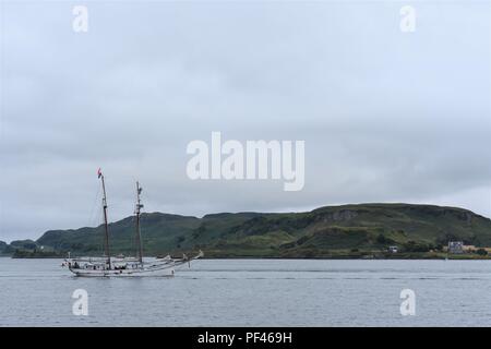 Il Flying Dutchman Schooner in Oban Bay, le Highlands, Scozia Foto Stock