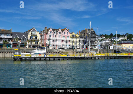 Fiume Dart waterfront ed edifici su South Embankment, Dartmouth, South Devon, Inghilterra, Regno Unito Foto Stock