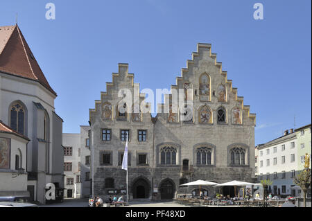 Marktplatz mit Rathaus und Marktkirche, Wasserburg am Inn, Landkreis Rosenheim, Oberbayern, Bayern, Deutschland, Europa | marketplace con un municipio Foto Stock