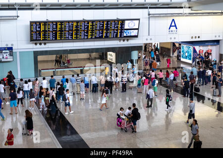 Lantau, Hong Kong - 05 Agosto 2018 : i passeggeri arrivo all aeroporto internazionale di Hong Kong Foto Stock