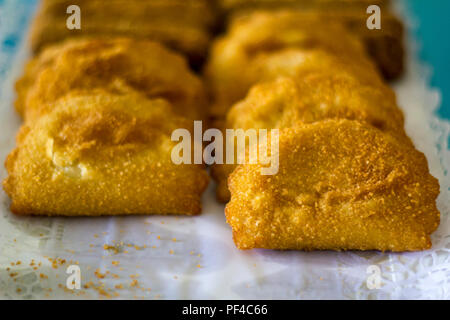 Antipasto portoghese rissois. Polpette fritte Foto Stock