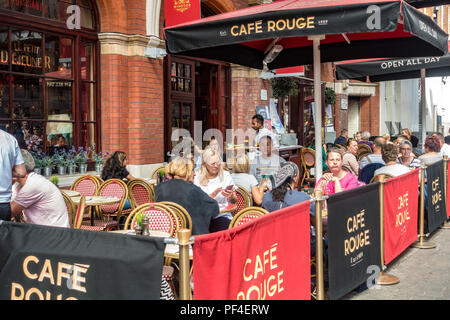 Cafe Rouge in Windsor Royal Shopping Centre in Windsor, Regno Unito Foto Stock