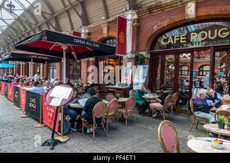 Cafe Rouge in Windsor Royal Shopping Centre in Windsor, Regno Unito Foto Stock