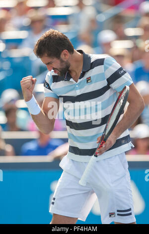 Cincinnati, OH, Stati Uniti d'America. 18 Agosto, 2018. Occidentale e Meridionale Tennis aperto, Cincinnati, OH - Agosto 18, 2018 - Marin CILIC in azione contro Novak Djokovic nei semi finali dell'occidentale e meridionale torneo di tennis svoltosi a Cincinnati. - Foto di Wally nellâ/ZUMA Premere Credito: Wally nellâ/ZUMA filo/Alamy Live News Foto Stock