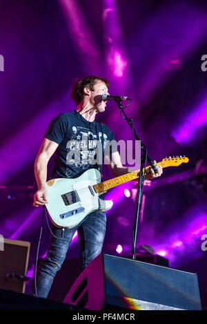 Germania, Coburg, HUK Coburg Aria Aperta - 18 ago 2018 - Concerto, James Blunt - Bild: James Blunt a giocare il suo insieme all'HUK Coburg Open Air 2018. Alamy Live News Entertainment / Credito: Ryan Evans Credito: Ryan Evans/Alamy Live News Foto Stock