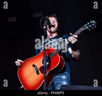 Germania, Coburg, HUK Coburg Aria Aperta - 18 ago 2018 - Concerto, James Blunt - Bild: James Blunt a giocare il suo insieme all'HUK Coburg Open Air 2018. Alamy Live News Entertainment / Credito: Ryan Evans Credito: Ryan Evans/Alamy Live News Foto Stock