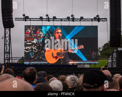 Stirling, in Scozia. 18 Agosto, 2018. Runrig eseguire il loro concerto finale, dopo 45 anni insieme come una band, per un vende la folla, nei campi sotto il Castello di Stirling, Scozia. Credit George Robertson/Alamy Live News Foto Stock