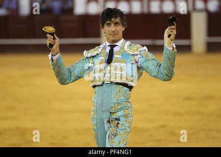 Malaga, Spagna. 18 Agosto, 2018. 18 agosto 2018 - 18 agosto 2018, Malagueta Bullring il torero peruviana Roca Rey apre la grande porta dal taglio 3 spighe nell'ultimo run di Malaga il Fair Credit: Lorenzo Carnero/ZUMA filo/Alamy Live News Credito: ZUMA Press, Inc./Alamy Live News Foto Stock