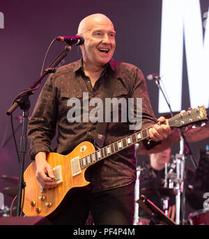 Henley-on-Thames, UK. 18th Aug, 2018. Midge Ure performs at Rewind Festival South - Day One - at  Temple Island Meadows, Henley-on-Thames, Oxfordshire, Saturday August 18th 2018  Photo by Keith Mayhew Credit: KEITH MAYHEW/Alamy Live News Foto Stock