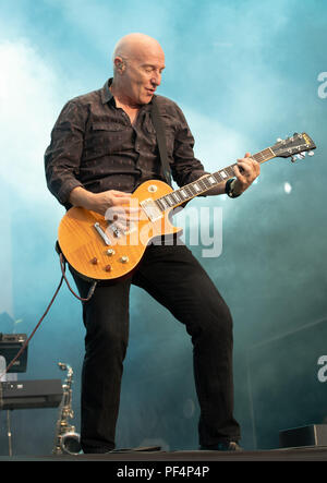 Henley-on-Thames, UK. 18th Aug, 2018. Midge Ure performs at Rewind Festival South - Day One - at  Temple Island Meadows, Henley-on-Thames, Oxfordshire, Saturday August 18th 2018  Photo by Keith Mayhew Credit: KEITH MAYHEW/Alamy Live News Foto Stock