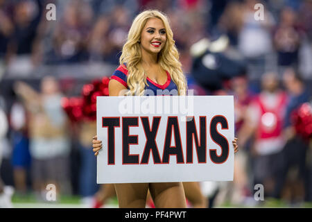 Houston, Stati Uniti d'America. Il 18 agosto 2018. A Houston Texans Cheerleader prima di un preseason NFL partita di calcio tra la Houston Texans e San Francisco 49ers a NRG Stadium di Houston, TX. Houston ha vinto il gioco 16 a 13. Trask Smith/CSM Foto Stock