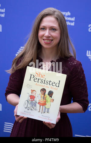 Edinburgh, Regno Unito. Il 19 agosto 2018. Chelsea Clinton, American childrens autore e la figlia di Bill Clinton e Hilary Clinton ha tenuto un discorso a Edinburgh International book festival 2018 sul suo libro ha persistito. Edimburgo in Scozia. Credito: Pauline Keightley/Alamy Live News Foto Stock