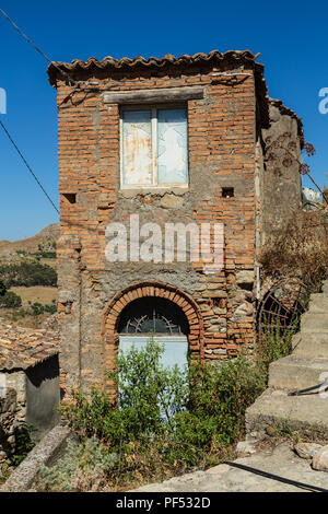 Le rovine di Pentidattilo, Calabria, Italia Foto Stock