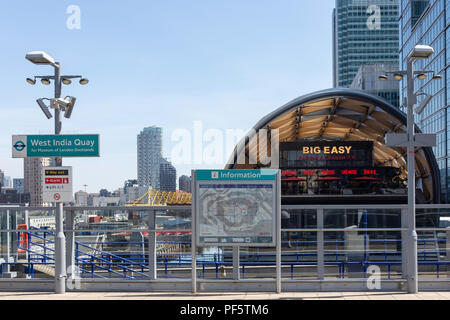 West India Quay station, Canary Wharf, London Borough of Tower Hamlets, Greater London, England, Regno Unito Foto Stock