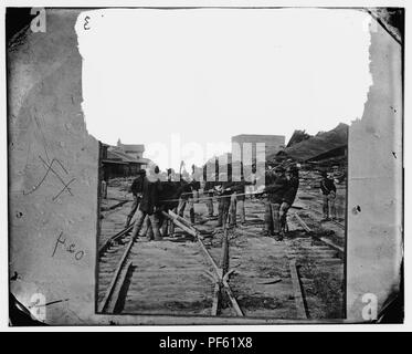 Atlanta, Georgia. Sherman gli uomini fino allo strappo ferrovia via Foto Stock