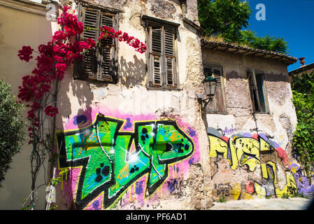 Coloratissimo graffito in Atene, Grecia. Foto Stock