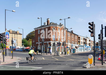 Giunzione di South Circular Road e Norwood Road, Tulse Hill, London Borough di Lambeth, Greater London, England, Regno Unito Foto Stock