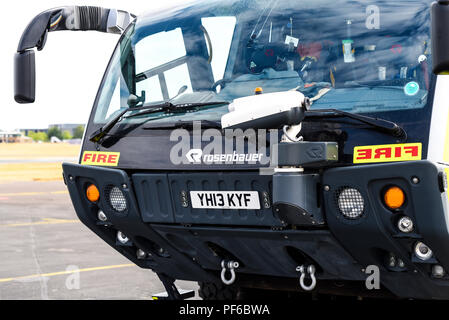 Rosenbauer motore Fire a Farnborough Airshow internazionale FIA, aeronautica, aerospaziale trade show. TAG Aviation rescue & servizio antincendio Foto Stock