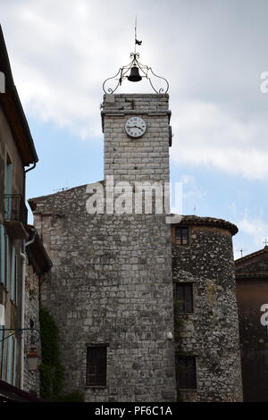 Panorami e scene di strada dal villaggio di Tourettes-Sur-Loup, Provenza, Francia Foto Stock