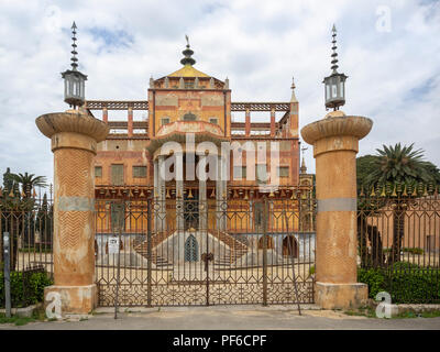 PALERMO, SICILIA, ITALIA - 21 MAGGIO 2018: Vista dall'esterno del Palazzo Cinese Palazzina Cinese) Foto Stock