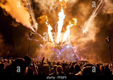 Gigantesco ragno di metallo all'Arcadia stadio di Glastonbury Festival 2014 Foto Stock