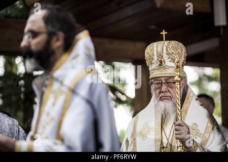 Grabarka, Podlaskie, Polonia. 19 Ago, 2018. Sacerdote durante la santa festa della Trasfigurazione sul monte di Grabarka, Polonia. Credito: Celestino Arce Lavin/ZUMA filo/Alamy Live News Foto Stock