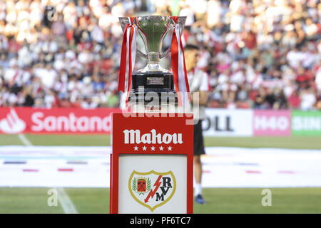 Liga 123 trofeo durante il campionato spagnolo, la Liga, la partita di calcio tra Rayo Vallecano e Sevilla FC su agosto 19, 2018 a Estadio de Vallecas a Madrid, Spagna. 19 Ago, 2018. Credit: AFP7/ZUMA filo/Alamy Live News Foto Stock