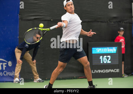 West Vancouver, Canada. Il 19 agosto 2018. Jason Kubler dell Australia tornando a servire, diventa runner fino in ATP Challenger Tour Mens Singles finale. Odlum VanOpen marrone. Hollyburn Country Club. © Gerry Rousseau/Alamy Live News Foto Stock