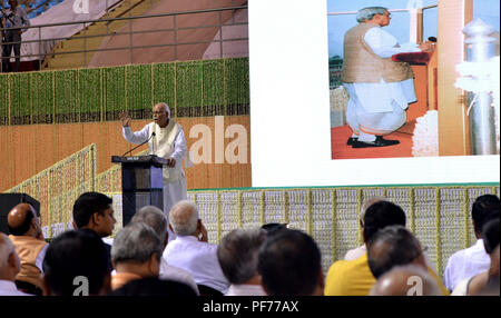 New Delhi, India. 20 agosto 2018. Senior leader BJP Lal Krishna Advani parla durante una riunione di condoglianze a Nuova Delhi, in India, il 20 agosto, 2018. Ex primo ministro indiano Atal Bihari Vajpayee è deceduto il 16 agosto. Credito: Partha Sarkar/Xinhua/Alamy Live News Foto Stock